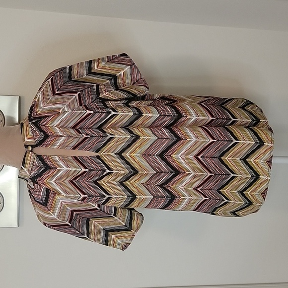 Evereve Peyton Jensen, Size M, "Cindy", Short Sleeved Chevron Pattern Top, EUC - Picture 5 of 9